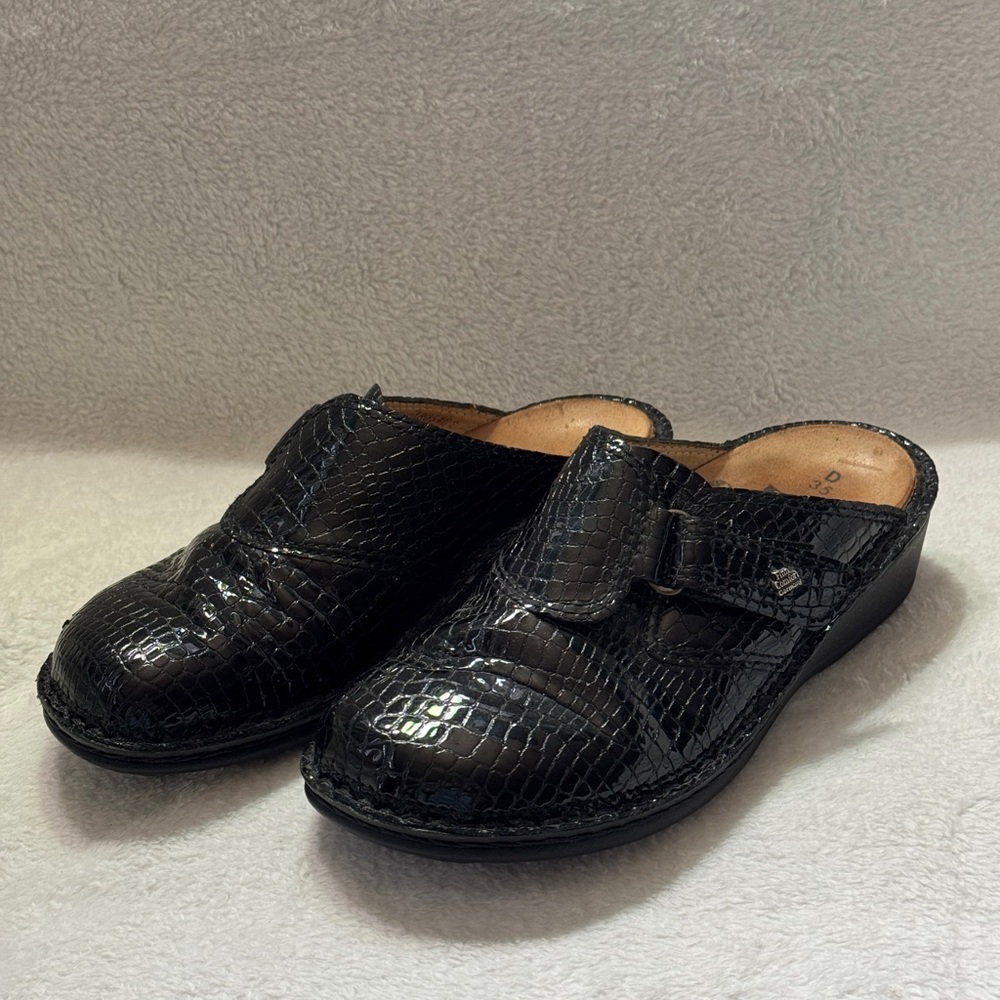 Finn Comfort Women’s 35 D Black Patent Croc Leather Slip On Clogs Mules Germany
